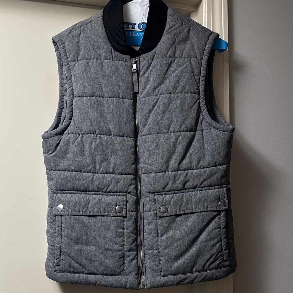 H&M Men's Quilted Sleeveless Vest in Heather Gray
J